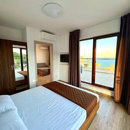Cabacum Pleasure Beachfront - 50m To And Pool Lägenhetshotell 3*