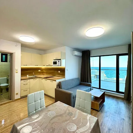 Cabacum Pleasure Beachfront - 50m To And Pool 바르나